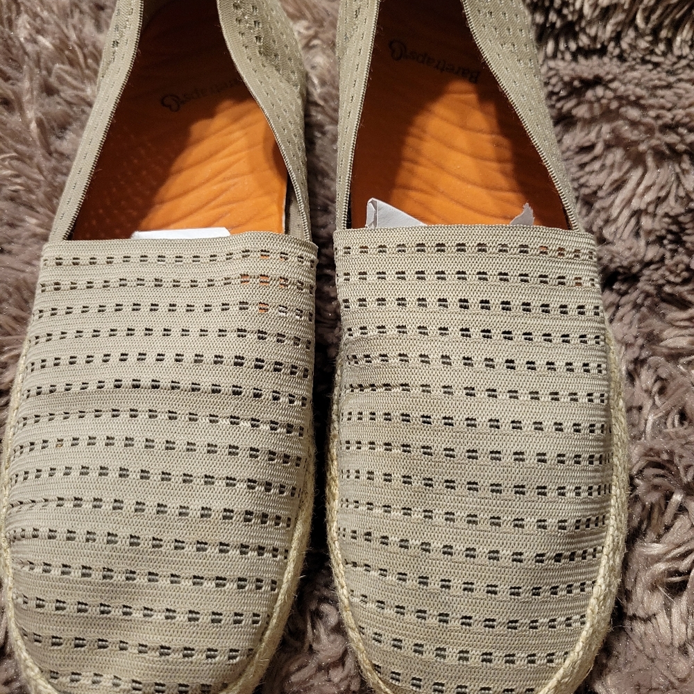 BARETRAPS slip ons 9